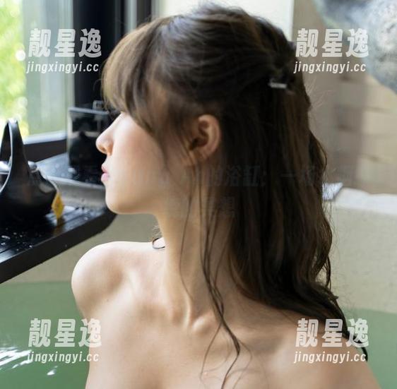点击观看Myung Ah的浴缸：一场水烟缭绕的冥想